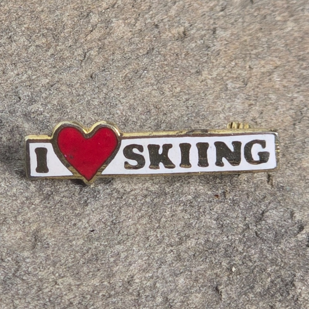 I Love Skiing Heart Sport Travel Skier Souvenir Vintage Enamel Lapel Hat Pin
